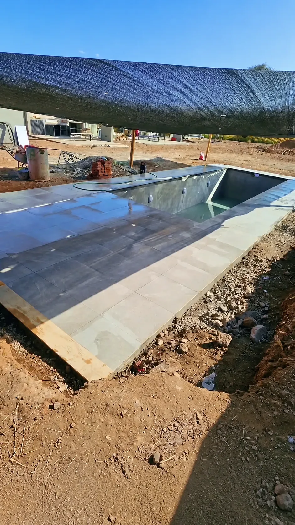 Obra de construcción de piscina de hormigón en etapa de estructura, Smartpiscinas Santiago